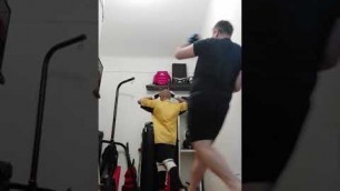 '#kickboxing #gainage #cardiotraining #training #renforcementmusculaire #squats #sparring #fitness'