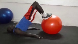 'exercices de renforcement avec ballon / GO-FIT'