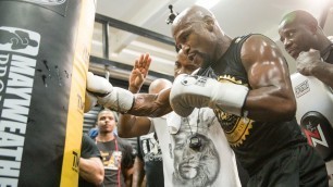 'Floyd Mayweather: Media Workout | Mayweather vs. McGregor - Aug 26. on SHOWTIME PPV'