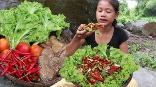 'Yummy egg fish spicy cooking with Salads - Egg fish for Lunch food ideas in the jungle'