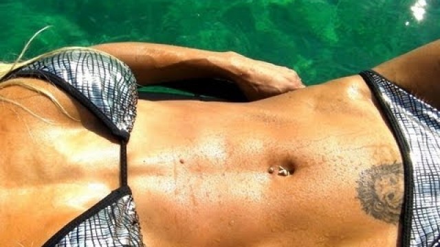 'Fitness Babe WorkOuts: Six Pack Abs Workout'