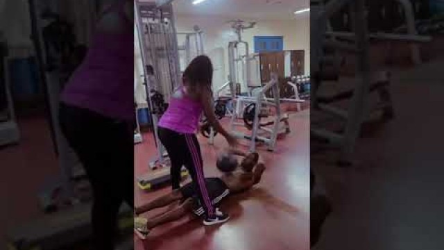 'Coach Le Grand Abdo dur avec ballon de 5kg'