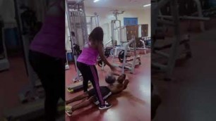 'Coach Le Grand                     Abdo dur avec ballon de 5kg'