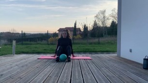 'Pilate avec petit ballon 2'