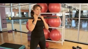 'How to Keep Your Back Straight in Squats : Weightlifting & Fitness'